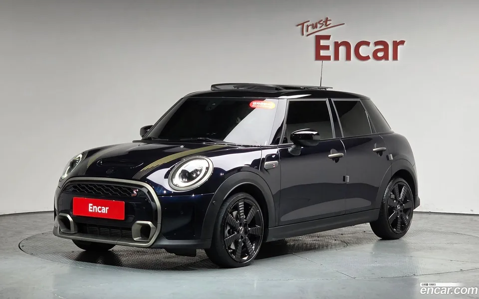 MINI Cooper S 5 2023 — фото 1, купить с доставкой в Москву