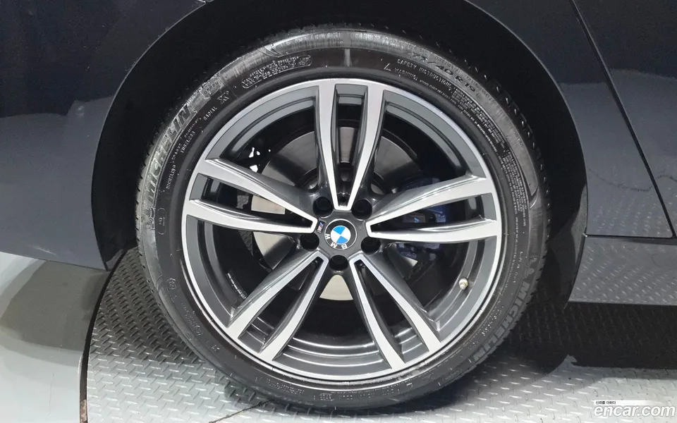 BMW 6 Series GT 620d M 2023 — миниатюра 2
