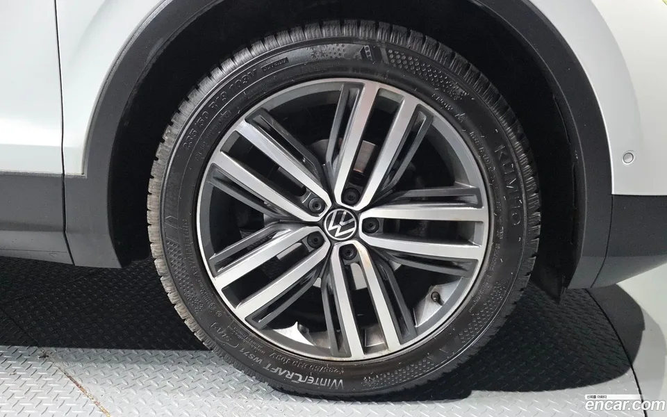 Volkswagen Tiguan 2.0 TDI 2022 — миниатюра 2