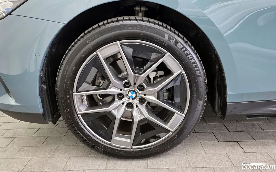 BMW 5 Series 520i 2025 — миниатюра 2