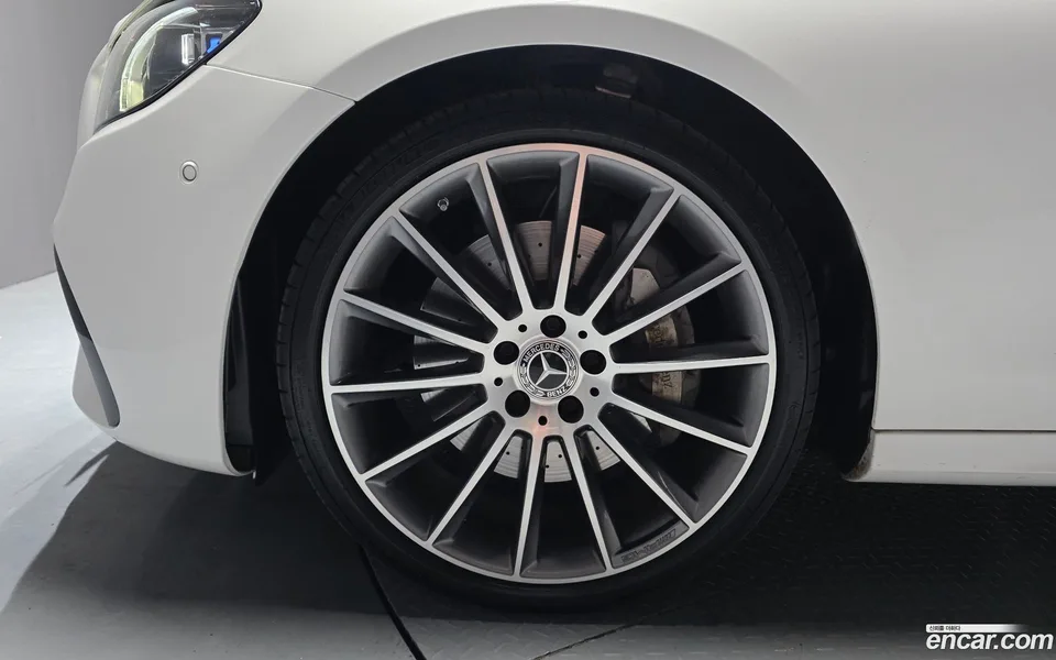 Mercedes-Benz E-Class E350 4MATIC AMG Line 2022 — миниатюра 5