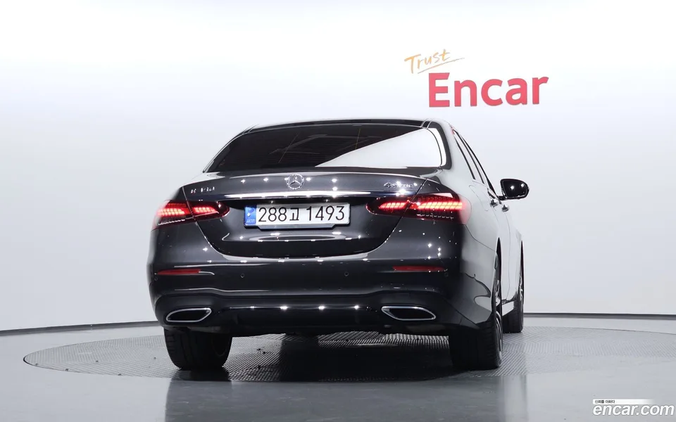 Mercedes-Benz E-Class E350 4MATIC AMG Line 2023 — миниатюра 4