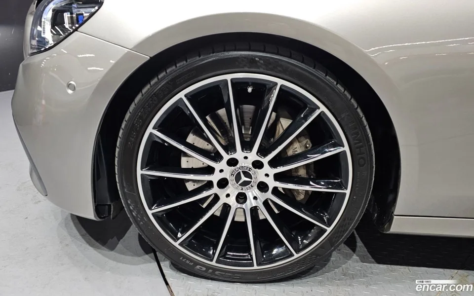 Mercedes-Benz E-Class E350 4MATIC AMG Line 2023 — миниатюра 5