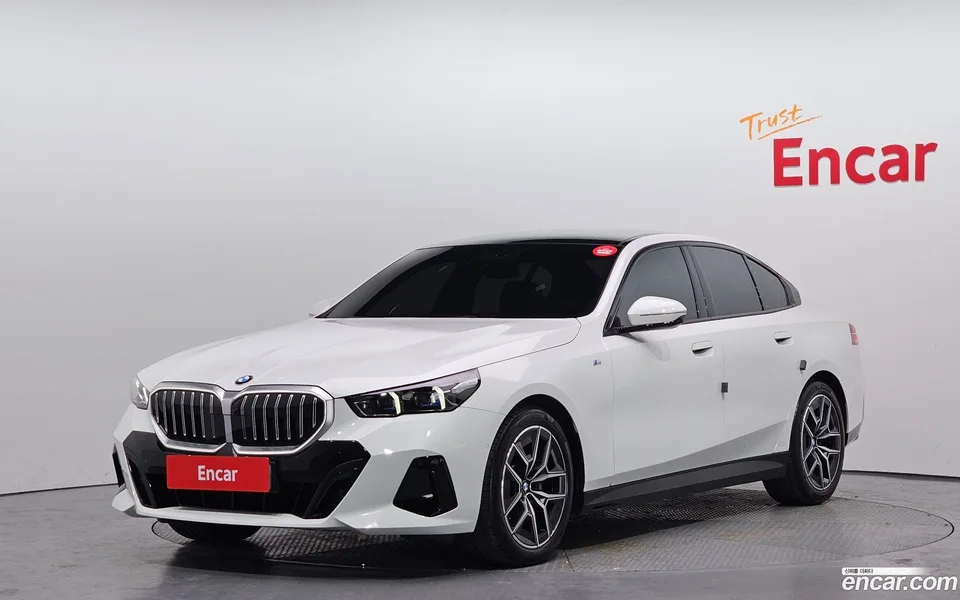 BMW 5 Series 520i M 2024 — фото 1, купить с доставкой в Москву