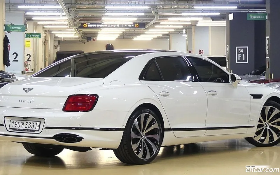 Bentley Flying Spur 4.0 2023 — миниатюра 3
