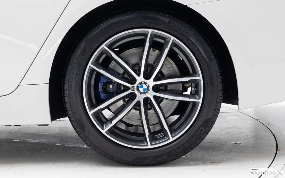 BMW 5 Series 520i M 2023 — миниатюра 2
