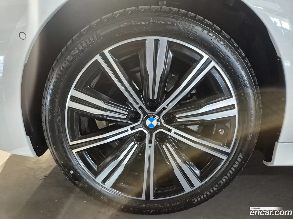 BMW 3 Series 320i 2025 — миниатюра 2