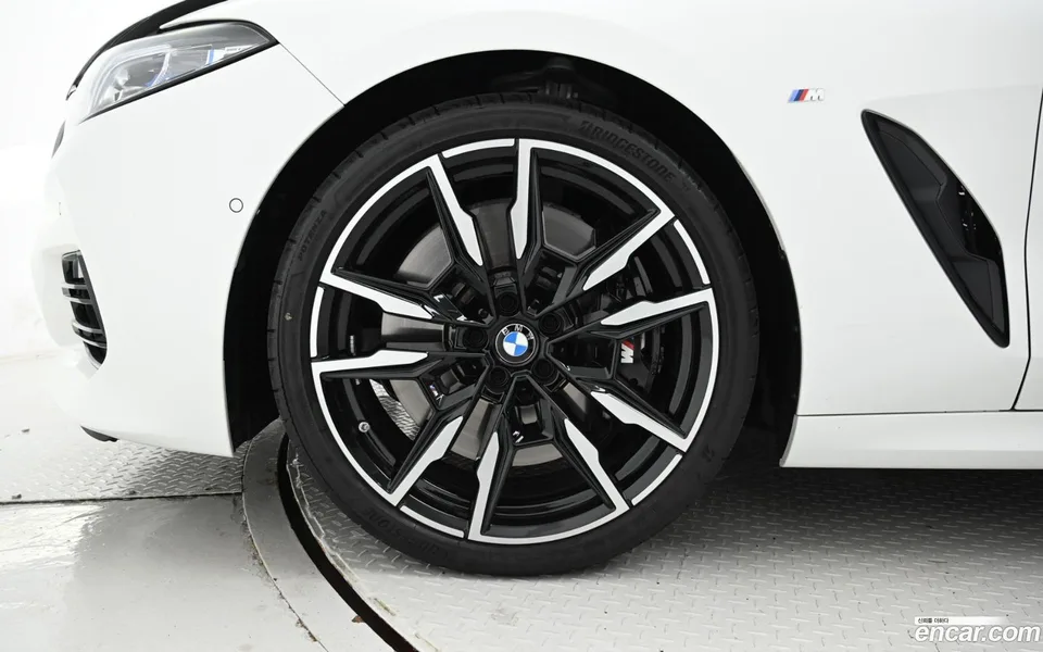 BMW 8 Series M850i xDrive 2025 — миниатюра 2