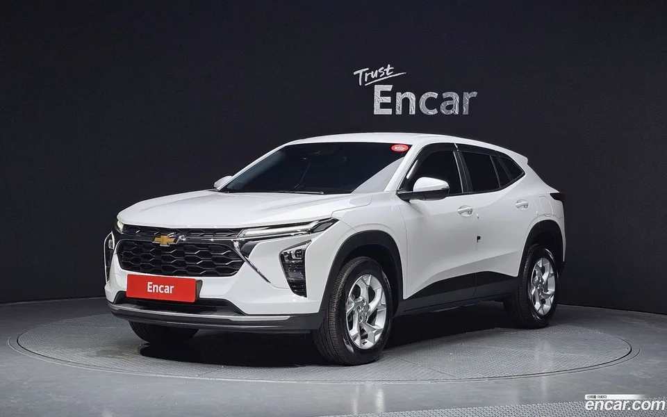 Chevrolet Trax Crossover 1.2 LT 2024 — фото 1, купить с доставкой в Москву
