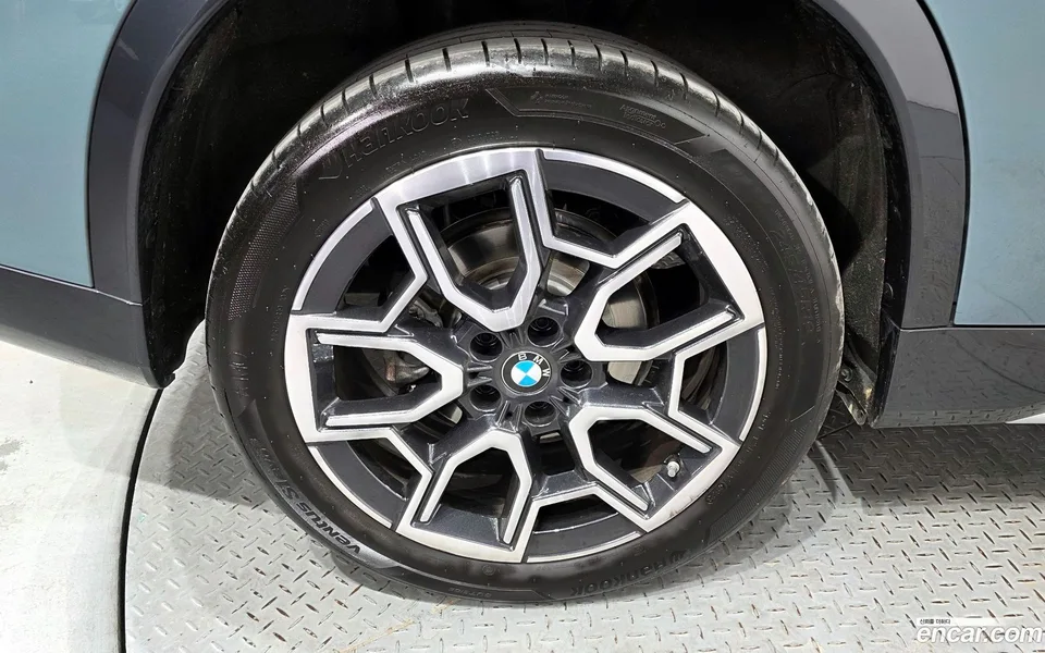 BMW X1 xDrive 20i xLine 2024 — миниатюра 2
