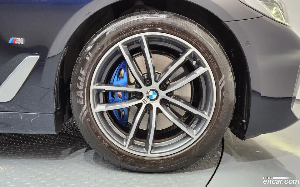 BMW 5 Series 520i M 2023 — миниатюра 2