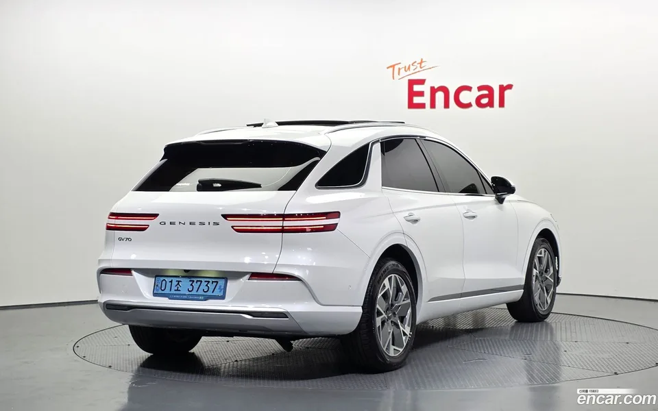 Genesis Electrified GV70 e-AWD 2022 — миниатюра 2