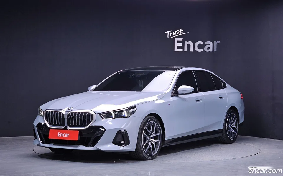 BMW 5 Series 523d xDrive M 2024 — фото 1, купить с доставкой в Москву