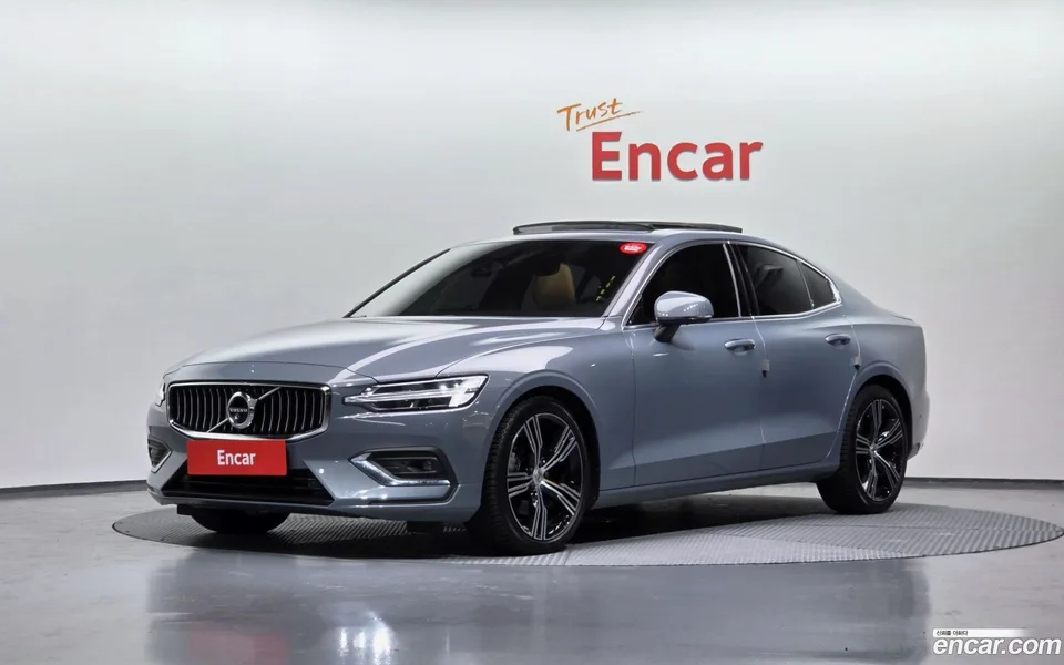 Volvo S60 B5 2022 — фото 1, купить с доставкой в Москву