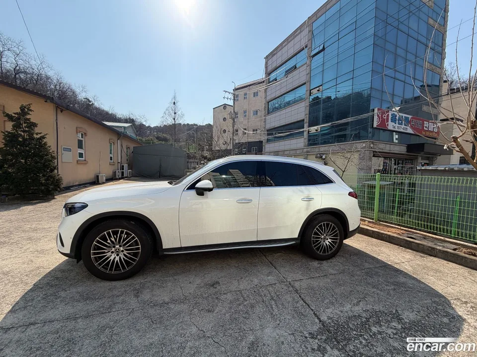 Mercedes-Benz GLC-Class GLC300 4MATIC 2025 — миниатюра 2