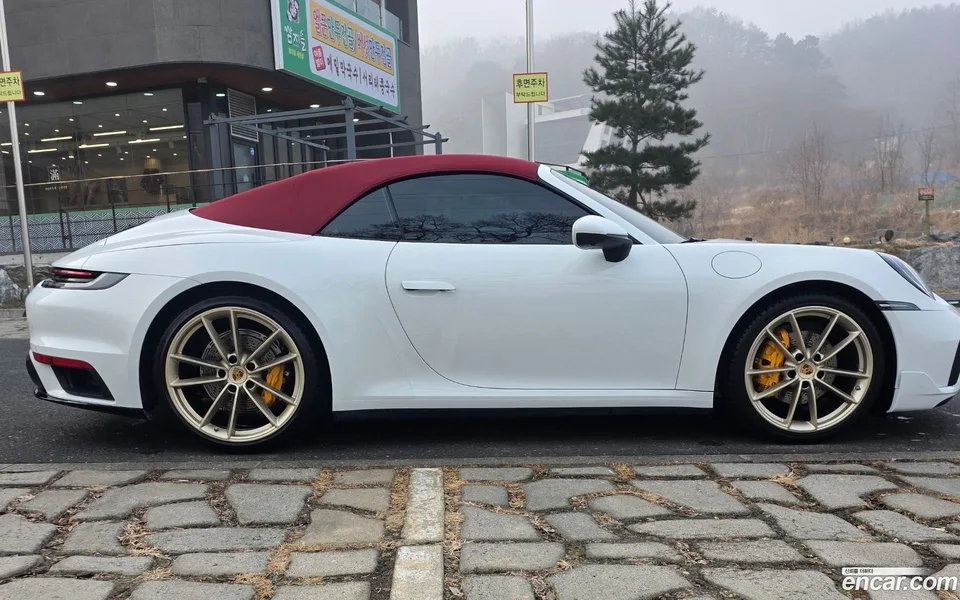 Porsche 911 (992) 2024 — миниатюра 2