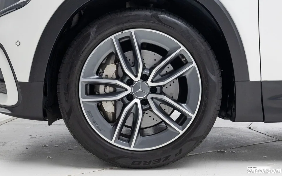 Mercedes-Benz GLB-Class AMG GLB35 4MATIC 2024 — миниатюра 5