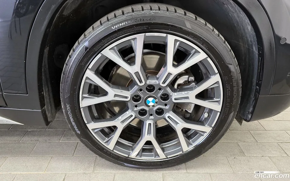 BMW X1 xDrive 20i xLine 2022 — миниатюра 2