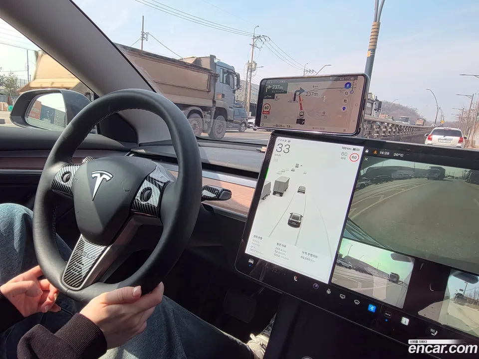 Tesla Model 3 AWD 2022 — миниатюра 3