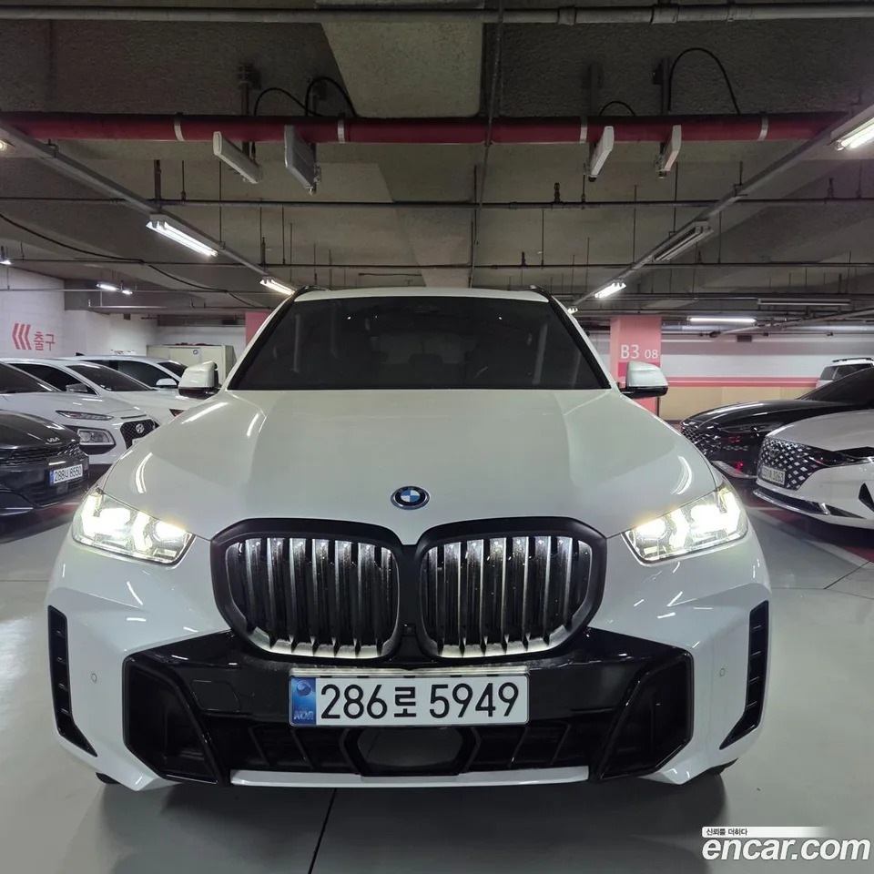 BMW X5 xDrive 50e M 2025 — фото 1, купить с доставкой в Москву