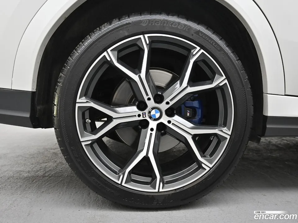 BMW X6 xDrive40i M 2023 — миниатюра 5