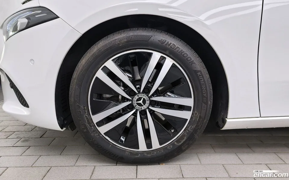 Mercedes-Benz A-Class A220 2023 — миниатюра 2
