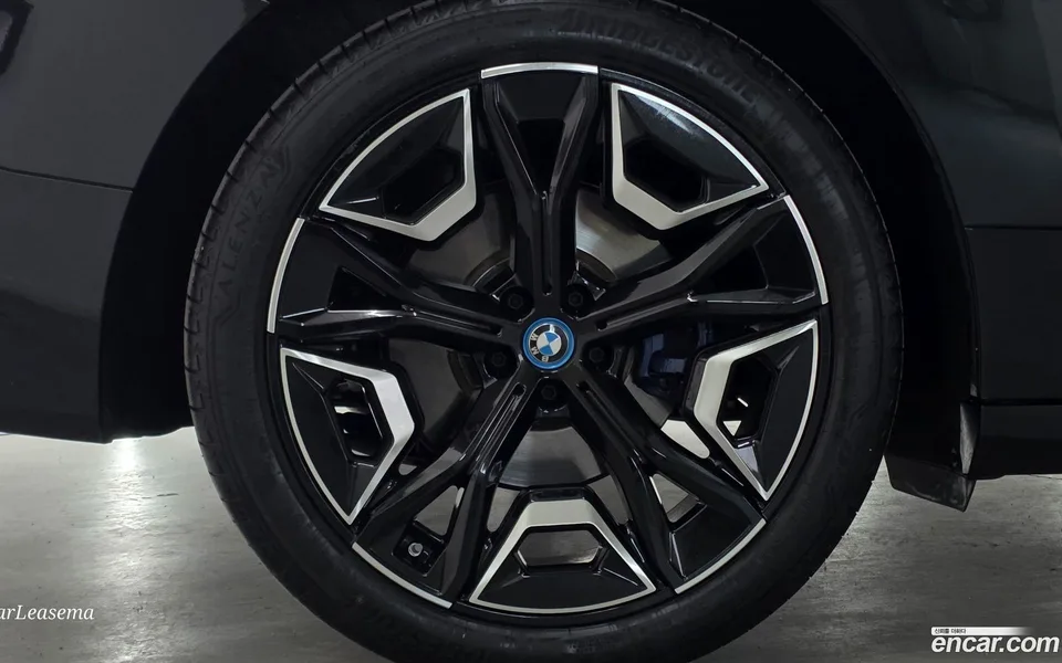 BMW iX xDrive50 2024 — миниатюра 2