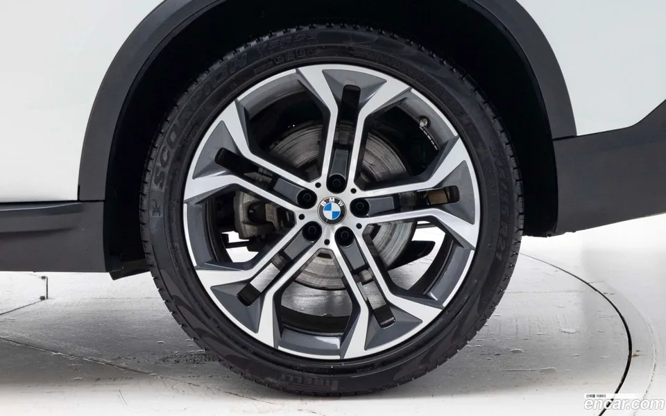BMW X5 xDrive 40i xLine 2022 — миниатюра 5