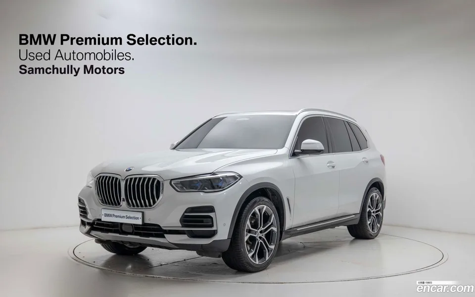 BMW X5 xDrive 40i xLine 2022 — фото 1, купить с доставкой в Москву