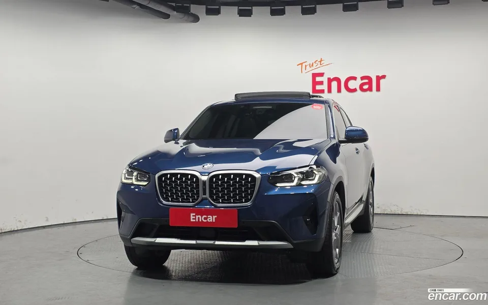 BMW X4 xDrive20i xLine 2023 — миниатюра 3