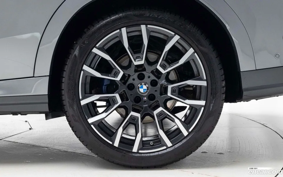 BMW X6 xDrive40i M 2025 — миниатюра 2