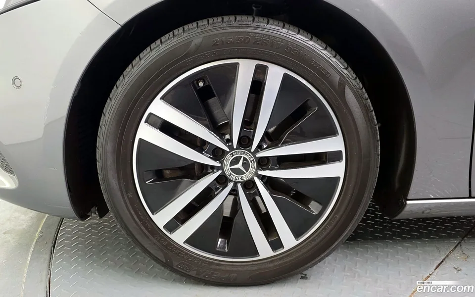 Mercedes-Benz A-Class A220 2022 — миниатюра 2