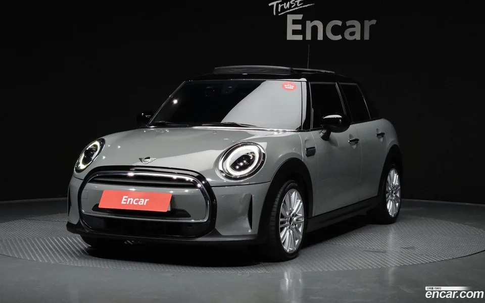 MINI Cooper 5 2022 — фото 1, купить с доставкой в Москву