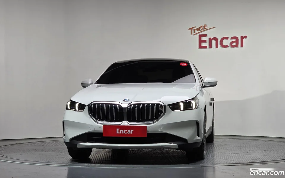 BMW 5 Series 520i 2023 — миниатюра 3