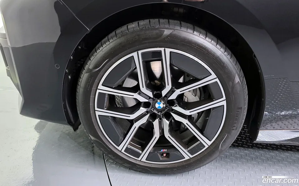 BMW 7 Series 740i sDrive M 2023 — миниатюра 5