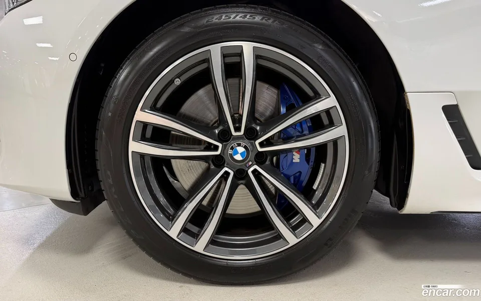 BMW 6 Series GT 620d M 2023 — миниатюра 2