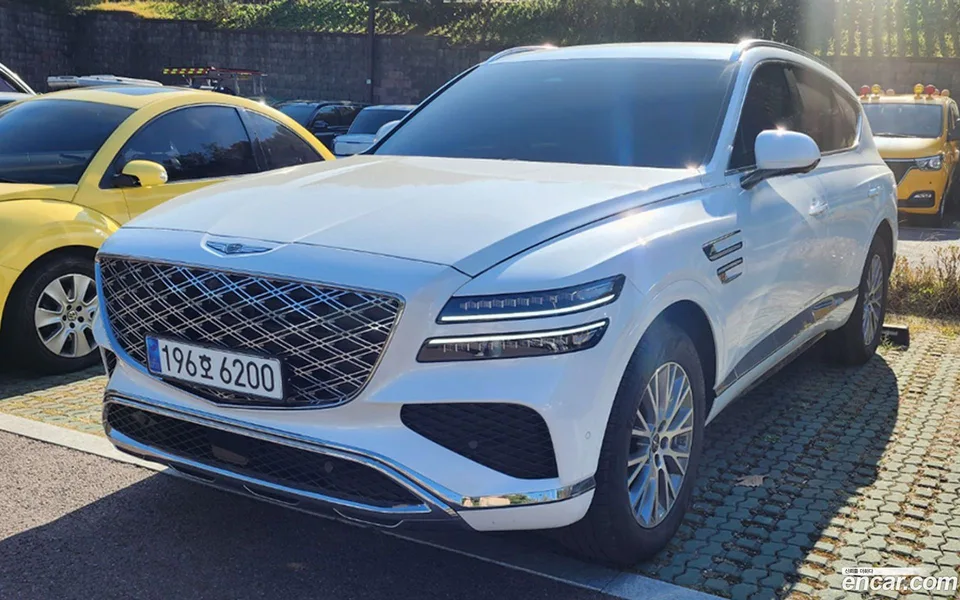 Genesis GV80 2.5T 2WD 2024 — фото 1, купить с доставкой в Москву