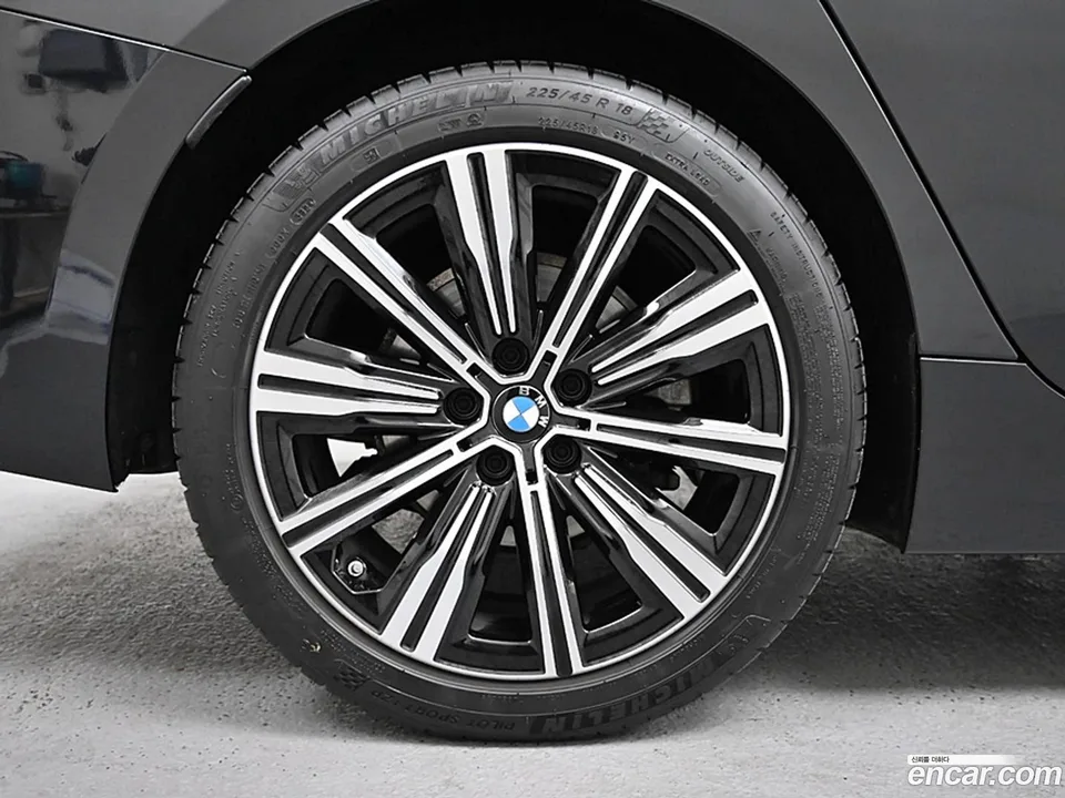 BMW 3 Series 320i 2025 — миниатюра 5