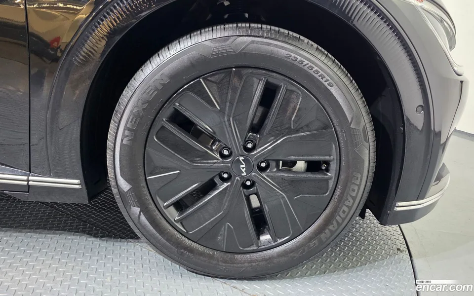 Kia EV6 2023 — миниатюра 5