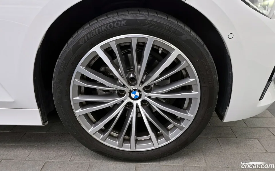 BMW 3 Series 320i 2022 — миниатюра 2