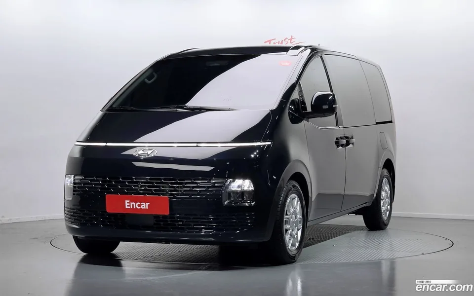 Hyundai Staria 3 2023 — фото 1, купить с доставкой в Москву