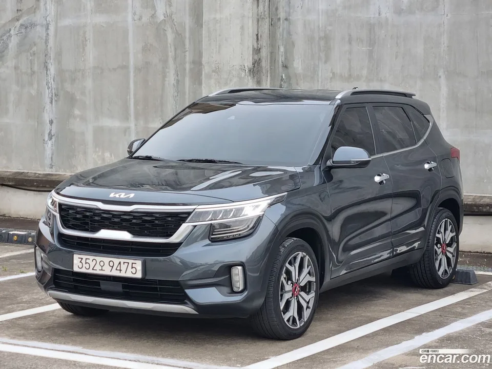 Kia Seltos 1.6 2WD 2022 — фото 1, купить с доставкой в Москву