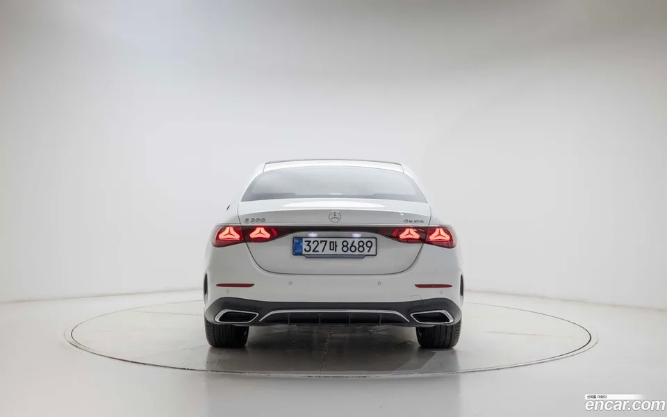 Mercedes-Benz E-Class E300 4MATIC AMG Line 2025 — миниатюра 4