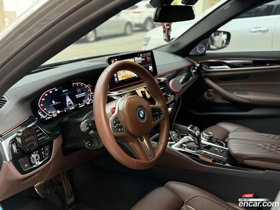 BMW 5 Series 530e M 2022 — миниатюра 2