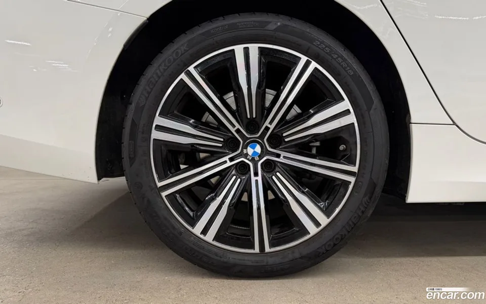 BMW 3 Series 320i 2025 — миниатюра 2