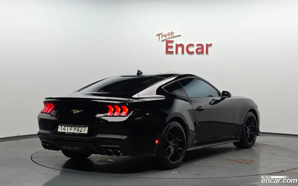 Ford Mustang 2.3 2024 — миниатюра 2