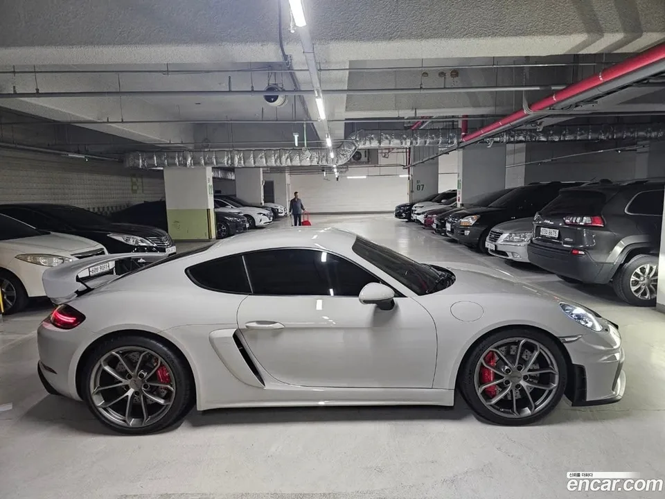 Porsche 718 Cayman 4.0 GT4 2022 — миниатюра 2