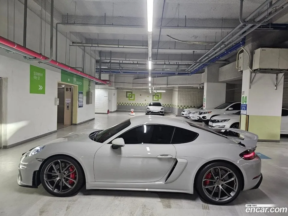 Porsche 718 Cayman 4.0 GT4 2022 — миниатюра 3