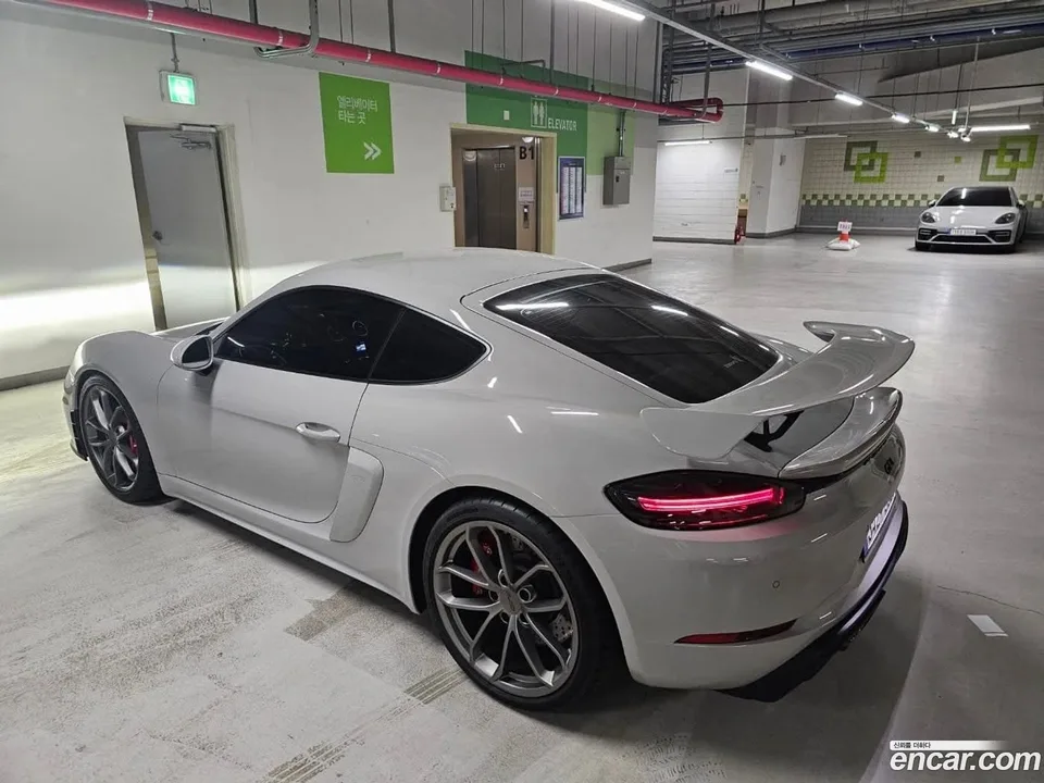 Porsche 718 Cayman 4.0 GT4 2022 — миниатюра 4
