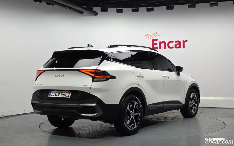 Kia Sportage Hybrid 2WD 2023 — миниатюра 2